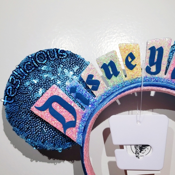 DISNEYLAND MARQUEE HAPPIEST PLACE ON EARTH EARS - Picture 3 of 7